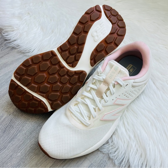 NWT New Balance 520 Women’s Shoes - Picture 3 of 8